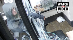 不太平的周末：霍巴特市区多家店面遭小偷“扫荡”！砸碎玻璃、抢走现金和手机！