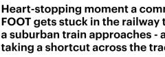 惊险 | 火车即将进站，男子横穿铁轨被卡脚！澳城铁站一幕令人心惊...