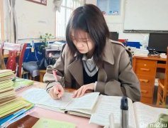 中学女老师穿“紧身衣”上课，被校长批评，老师能否拥有穿衣自由