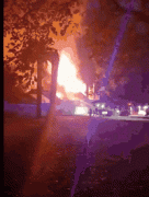“火焰有10层楼高！”墨尔本学校突发大火，60名消防员出动（视频）