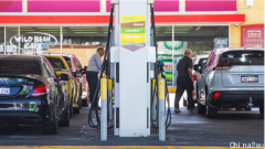 西澳油价一路飙升，今日均价重回“2”字头！