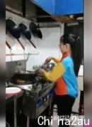 10岁颠勺女孩在学校开烹饪课，她会做50多道家常菜