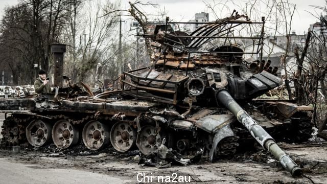 俄罗斯坦克在基辅附近被摧毁