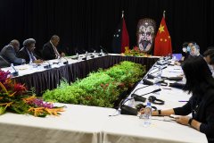 中国外长王毅表示重启中澳关系需要“实际行动”