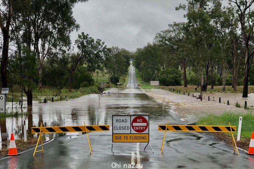 因洪水封闭的道路