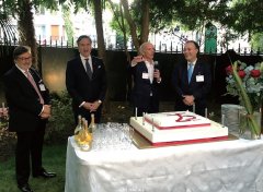 法国忠诚保险公司庆祝成立25周年