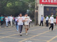 高考第二日，不少人考后刷起“再见李华”梗