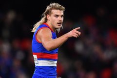 AFL：网上流传Western Bulldogs 队球星手持白粉的照片
