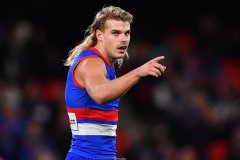 AFL：网上流传Western Bulldogs 队球星手持白粉的照片