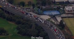 快讯：墨尔本Monash高速四车相撞，引发交通大堵塞（图）