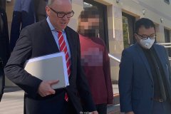 珀斯Willetton Senior 中学刀捅老师案，13岁女生承认了为朋友藏刀