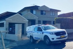 悉尼人家9岁女孩中枪邻区有烧毁的宝马，警方迅速逮捕了34岁男子