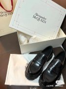Alexander McQueen半价大促，黑色厚底乐福鞋直降$342，$5XX起收经典小白鞋系列
