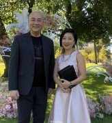 被580亿富婆养了32年的“唐僧”，如今69岁在澳洲出席孙女婚礼！笑容满面，越活越年轻了（视频/组图）