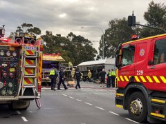 阿德莱德的South Eastern Freeway  终端发生严重车祸，九人受伤