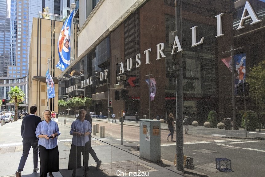 A woman and man walk past the Reserve Bank of Australia's headquarters in Sydney.