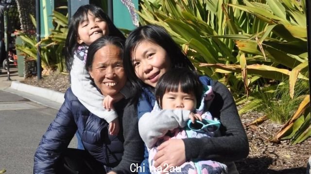 Lien Tran with her mum and children