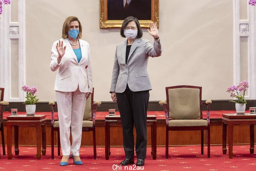 美国众议院议长南希·佩洛西（左）最近访问台湾激怒了北京，包括中国驻澳大利亚大使。