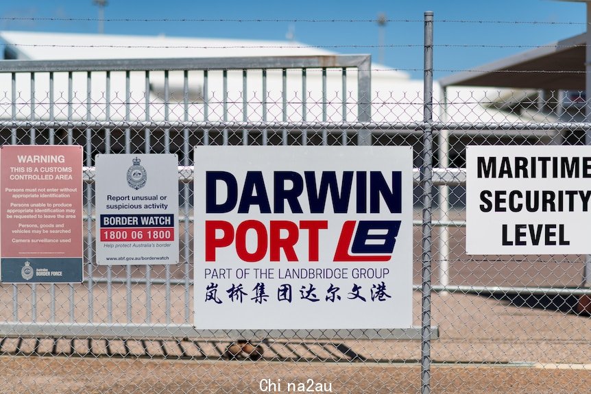 A Darwin Port sign.