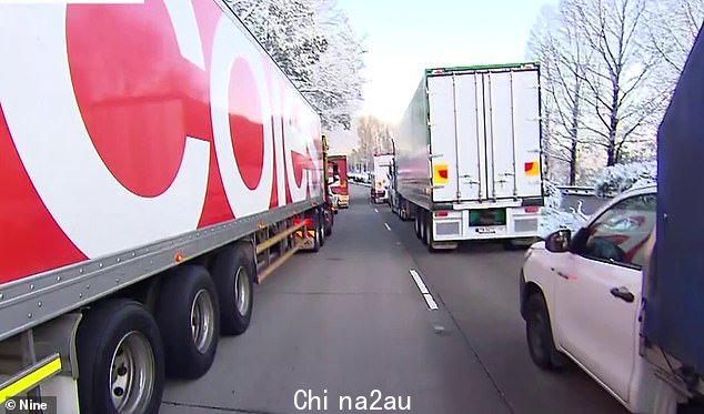 The Great Western Highway in Katoomba, which connects the Blue Mountains to the the city, has been closed after a minor accident caused by black ice on Wednesday morning