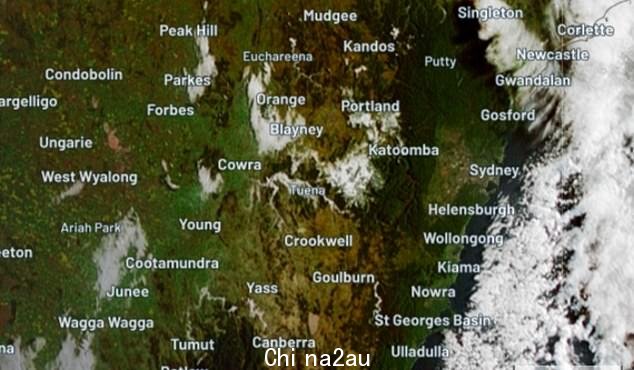 这张卫星气象图显示了周二晚上新南威尔士州降雪的地方 - 大部分覆盖了中央高原地区