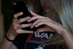 新州反对党提出在公立中学限制手机使用的政策