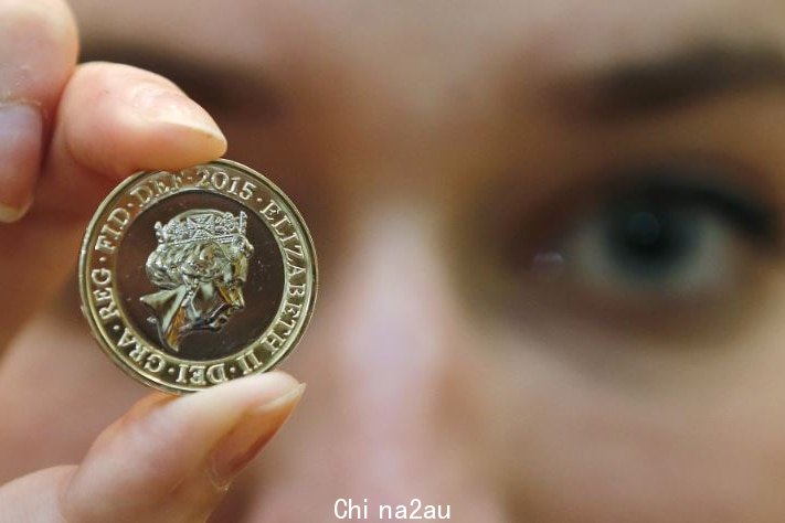 一枚印有女王头像的硬币。