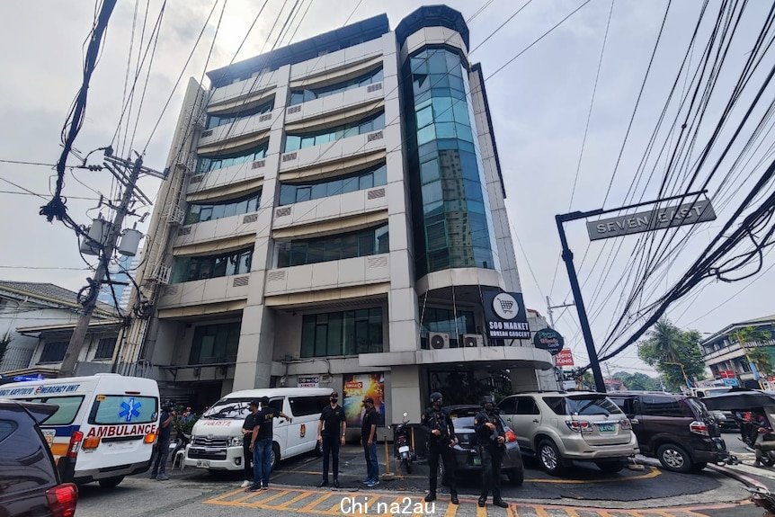 警方突袭了位于马尼拉的一个呼叫中心大楼。