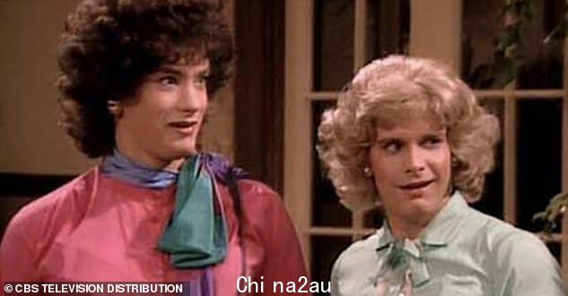 这位演员于 1980 年出现在 Bosom Buddies 中 - 在他以许多大片的角色成名之前。但你知道他是谁吗? class=