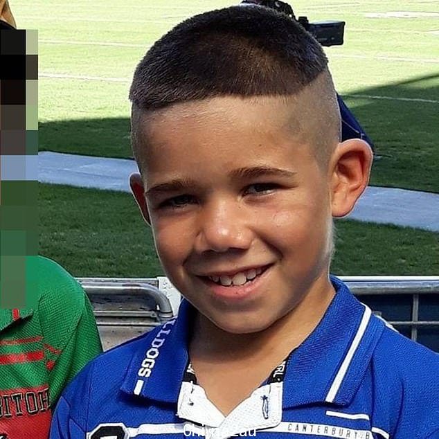 周二早上在朋友家中神秘死亡的小男孩已被确定为 12 岁的韦恩·拉塞尔