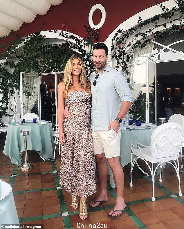 Nadia 是退休的 AFL 球星 Jimmy Bartel(右)的前妻,他的职业生涯是在吉朗猫队度过的。这对共有两个孩子的夫妇在结婚五年后于 2019 年分手