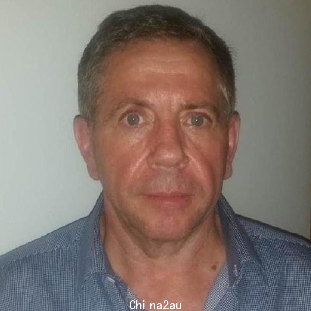Bruce Saunders(如图)在 Gympie 附近的 Goomboorian 房产上清理树木
