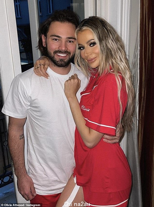Loved up: 现在,Olivia 期待与未婚夫 Bradley Dack 的婚姻生活(如图)
