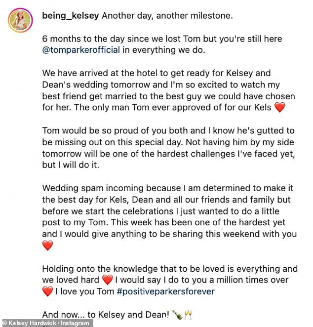 Memories: 为了纪念这个悲伤的里程碑,Kelsey 分享了一张婚礼照片本周在社交媒体上说她的汤姆还在这里并且“在我们所做的一切中”