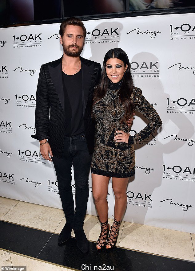 Kardashians 续集系列第一季 The Kardashians 强调了 Scott 对 Kourtney 与 Travis Barker 的愉快关系的嫉妒