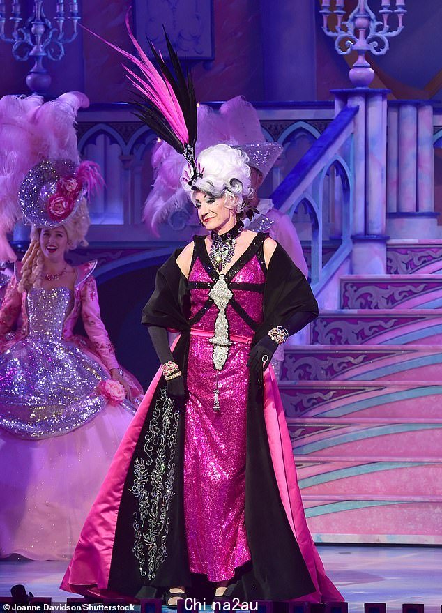 Panto 明星:在接受《每日邮报》的 Richard Eden 采访时,Paul 解释了在哑剧排练中短暂休息时发生的搞笑事件