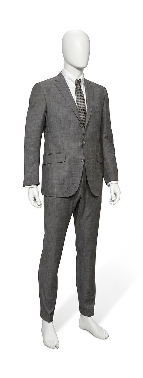衣服:Daniel Craig 在 2012 年 Skyfall 中穿的 Tom Ford 西装