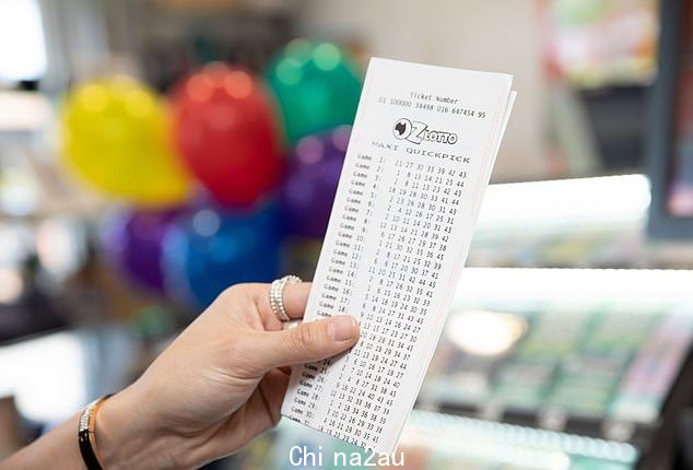 '我已经玩了几年了,但我没想到这会发生在我身上,'中奖票持有者说(如图,库存图片)