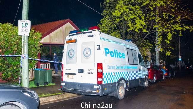 家中已经建立了犯罪现场，并且正在接受专家检查。新南威尔士州图片：每日电讯报 / Monique Harmer