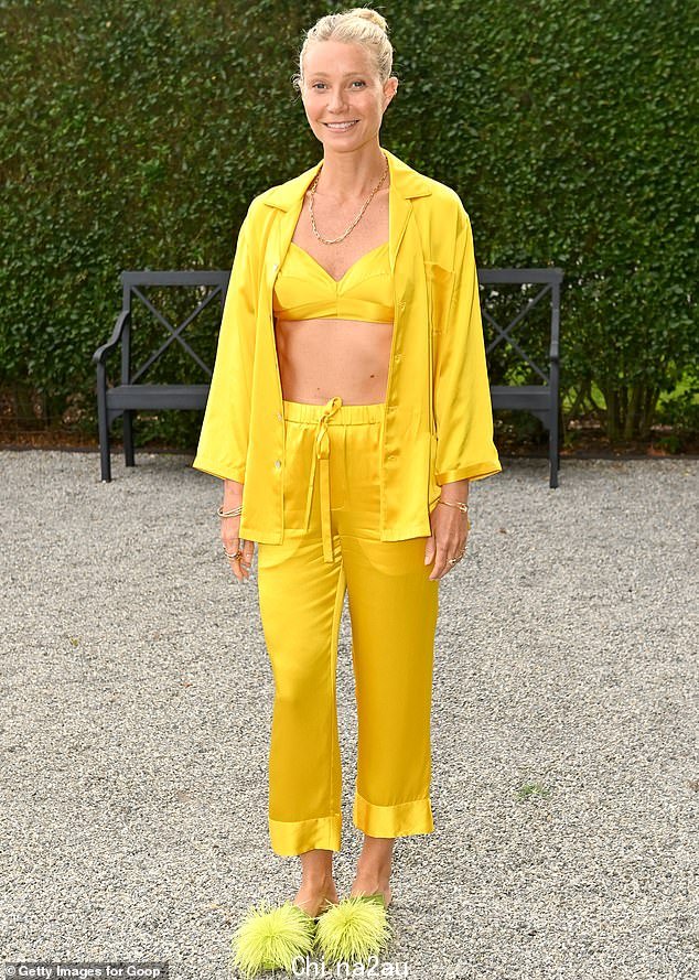 格温妮丝·帕特洛 (Gwyneth Paltrow) 推出了一款新的 98 美元(89 英镑)的性玩具,模仿被轻弹的感觉。图片d 参加 2022 年 7 月 18 日与 Goopglow 的梦幻之夜