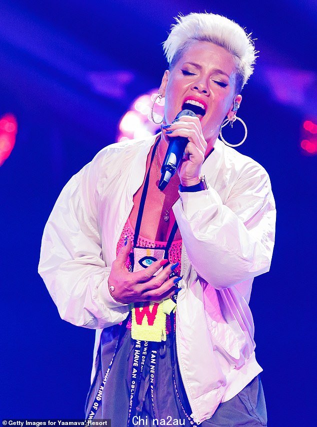 Megastar: Pink 宣布了六场主要的英国户外表演,作为她 2023 年夏季狂欢节的一部分 - 并将在伦敦的 BST 海德公园 (上个月在加利福尼亚拍摄) 成为头条新闻