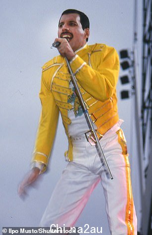 Famous fit: 她出现在 Global FM (Freddie水星在 1986 年拍摄)