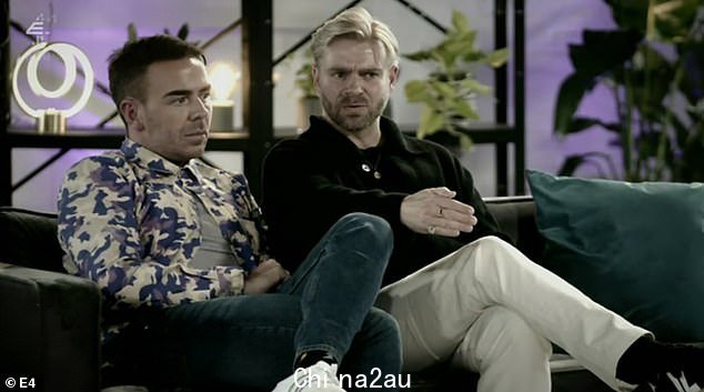 本意是:Thomas 认为他的已婚英国丈夫 Adrian Sanderson 帮助他建立了对健康关系的理解