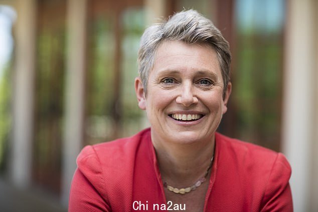 Kate Bingham,如图:“2020 年 5 月打来一个彻底改变我生活的电话,当时整个国家都处于封锁状态。像其他人一样,我在家工作——在我的案例是 Hay-on-Wye 的一座小屋'