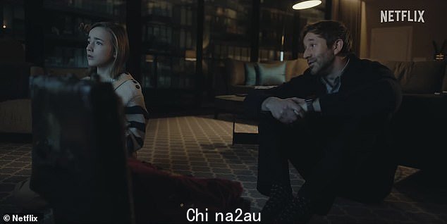 旧剪辑:菲利普叔叔展示 N她父亲小时候的 emo 旧视频