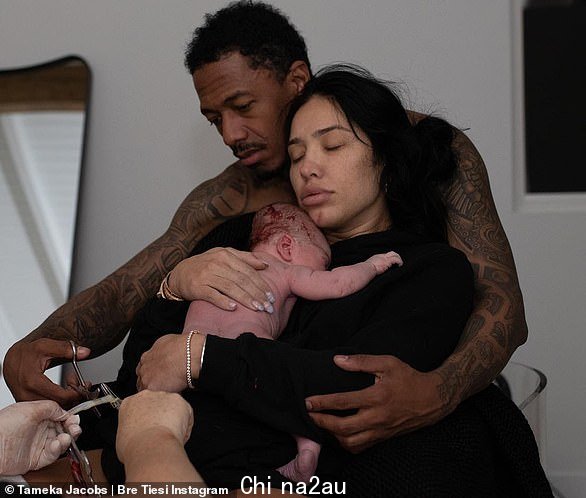 Nick Cannon 与 31 岁的模特 Bre Tiesi 迎来了他的第一个孩子,一个名叫 Legendary Love 的男婴(如图),他已经第八次成为父亲了——同时还在等待他的第九个孩子的到来。第五个女人