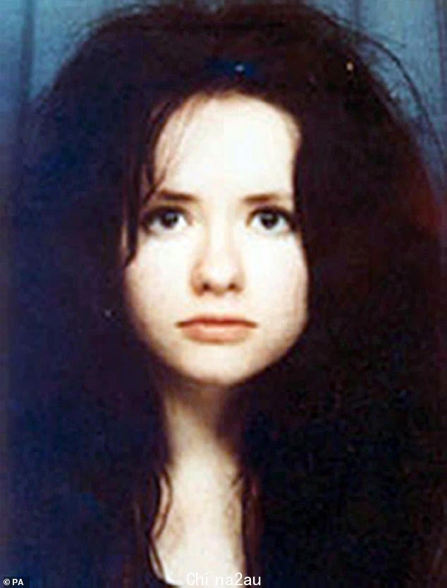 Dinah McNicol,18 岁,她死后 17 年才被发现在托宾以前住过的房子里的临时坟墓里