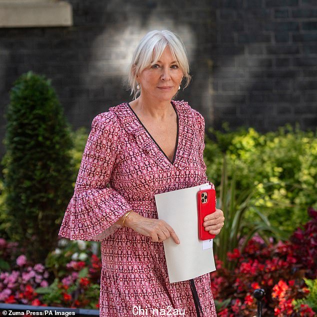 今天,Gove 先生的前内阁同事 Nadine Dorries(如图)告诉 Truss 女士,他的反叛行为意味着他应该“留下来” ut in the cold'