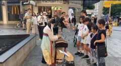 华人婚礼策划师自学中国传统乐器，在澳洲街头秀古筝，现场纠错换来老外回头赞（组图）