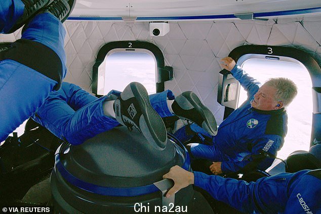 William Shatner 在蓝色起源的远地点与其他三名乘客体验失重